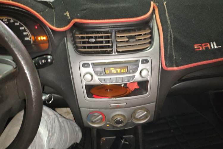 Used Chevrolet Sail 2013 Sedan 1.4L Manual - Youyi Happiness Edition Audio And AC Panel