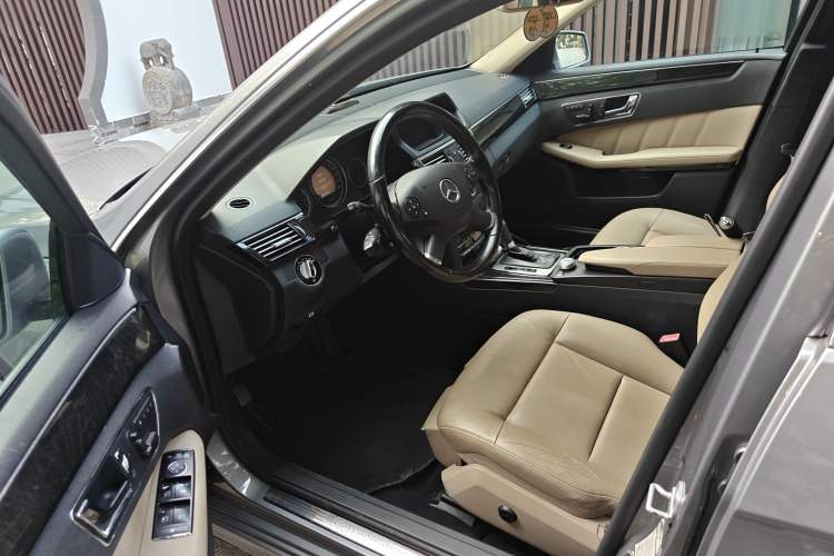 Used Mercedes-Benz E-Class 2010 E 260 CGI Fashion Model