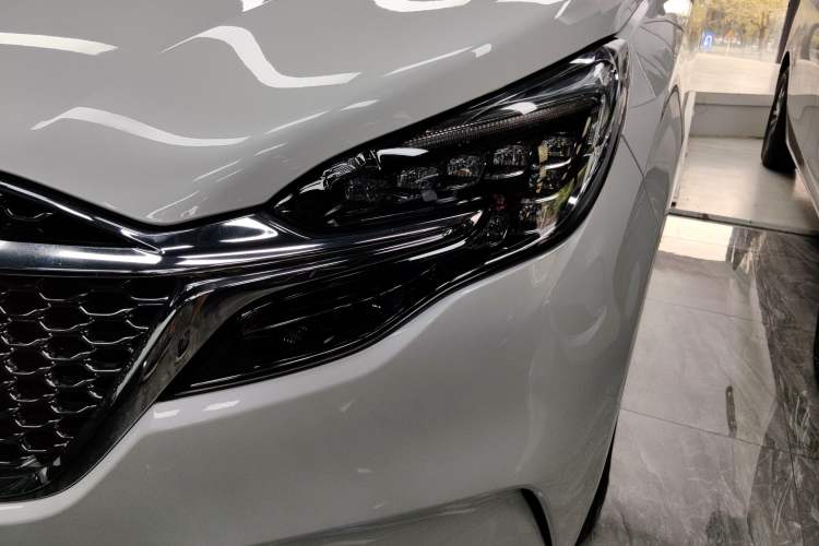 Used Buick GL8 2022 ES Landtrek 653T Comfort Edition Left Front Headlight