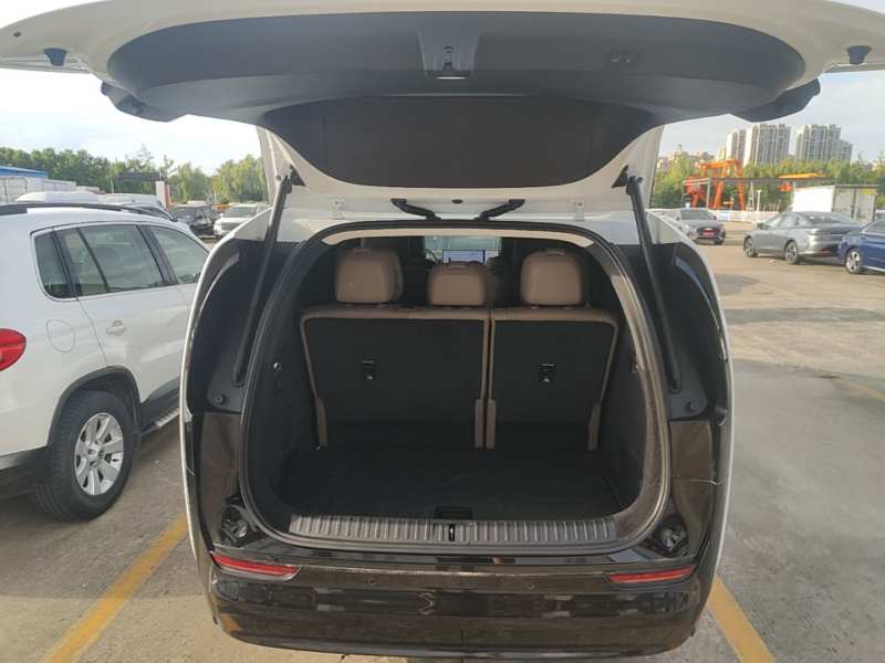 Used Li Auto MEGA 2025 Home Family Special Edition — 18
