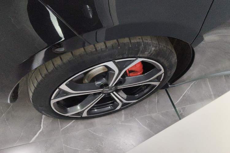 Used Nio ET5 2022 75 kWh Right Rear Wheel Hub