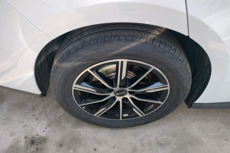 Used BYD Seal 06 New Energy 2024 DM-i 120KM Luxury Model Right Rear Wheel Hub