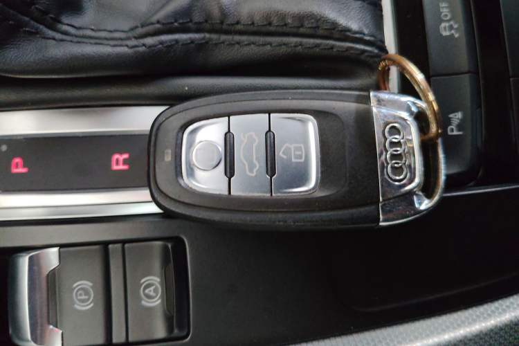 Used Audi Q5 2015 40 TFSI Technology Edition Vehicle Key