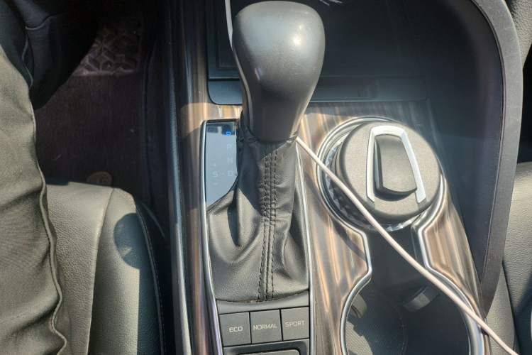 Used Toyota Camry 2019 2.5G Luxury Edition China VI Standard Gear Lever