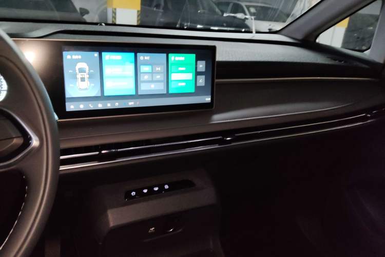 Used SAIC MAXUS Dajia 7 2024 Revised Version Super Hybrid Long-Range Edition Enjoyment Version Audio And AC Panel