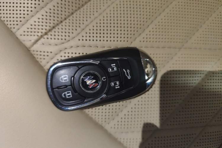 Used Buick GL8 2022 ES Land Cruiser 653T Luxury Model Interior 1