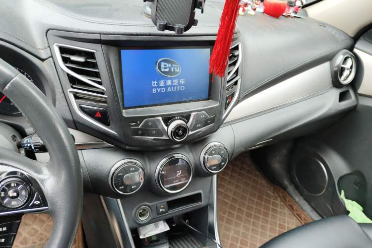 Used BYD Song 2016 1.5TI Manual Luxury Model Audio And AC Panel