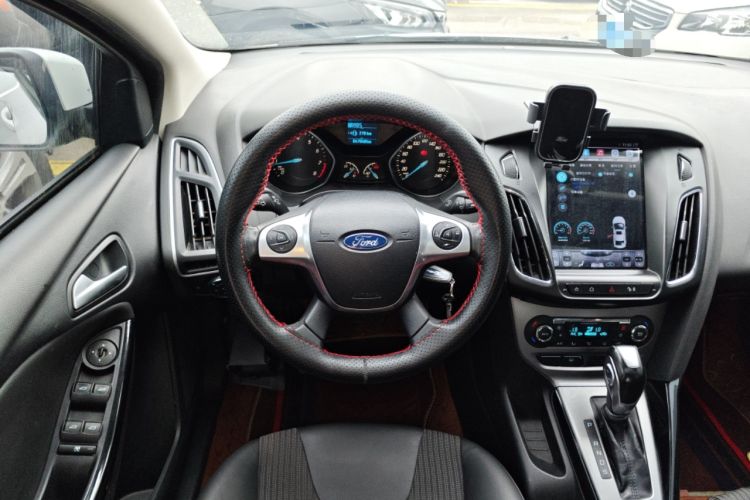 Used Ford Focus 2012 Sedan 1.6L Automatic Fashion Edition
