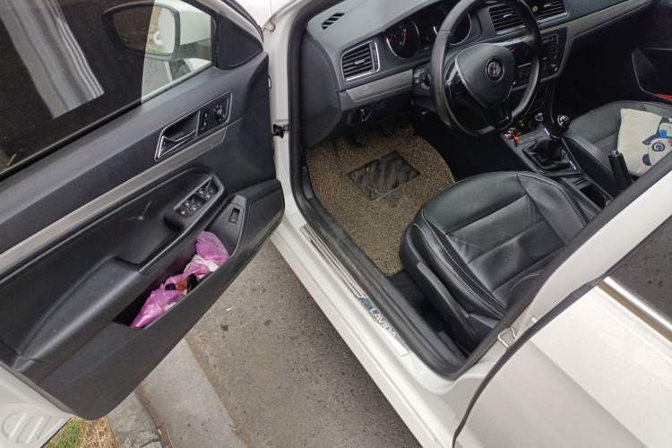 Used Volkswagen Lavida 2015 1.6L Manual Comfort Edition