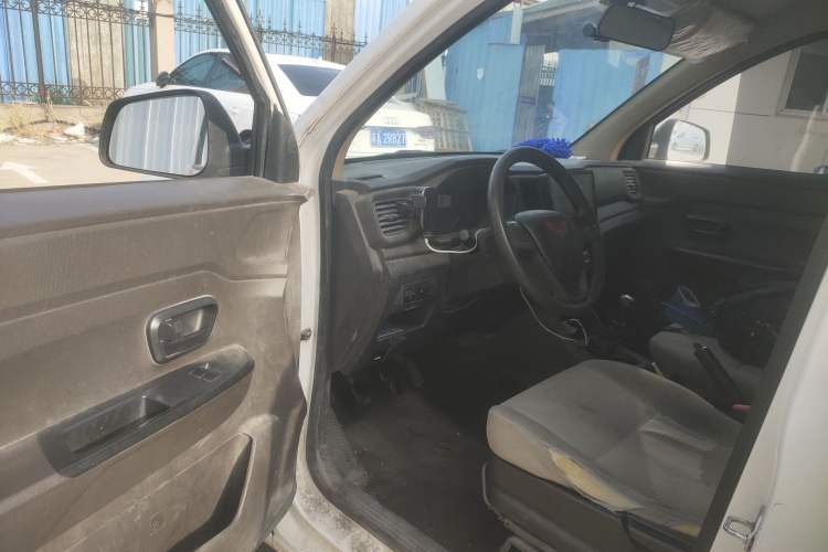 Used Wuling Hongguang V 2021 1.5L Jingqu Edition Enclosed-Window Vehicle LAR