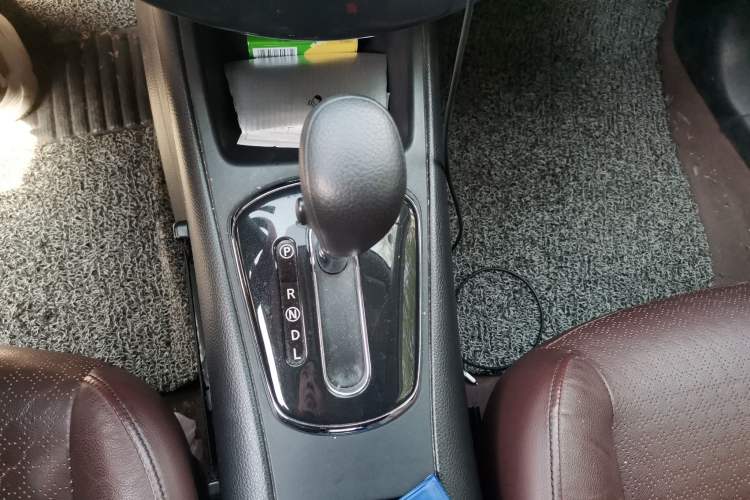 Used Nissan Tiida 2013 1.6L CVT Cool Cafe Edition Gear Lever