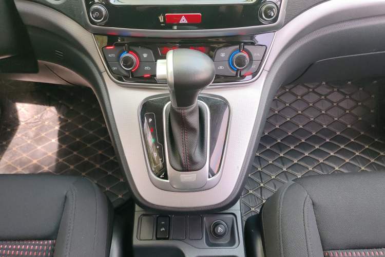 Used Haval M6 2017 1.5T Automatic Two-Wheel Drive Urban Model Gear Lever