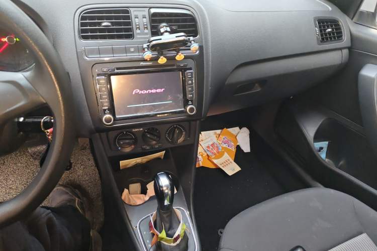 Used Volkswagen Polo 2016 1.4L Automatic Trendy Model Audio And AC Panel