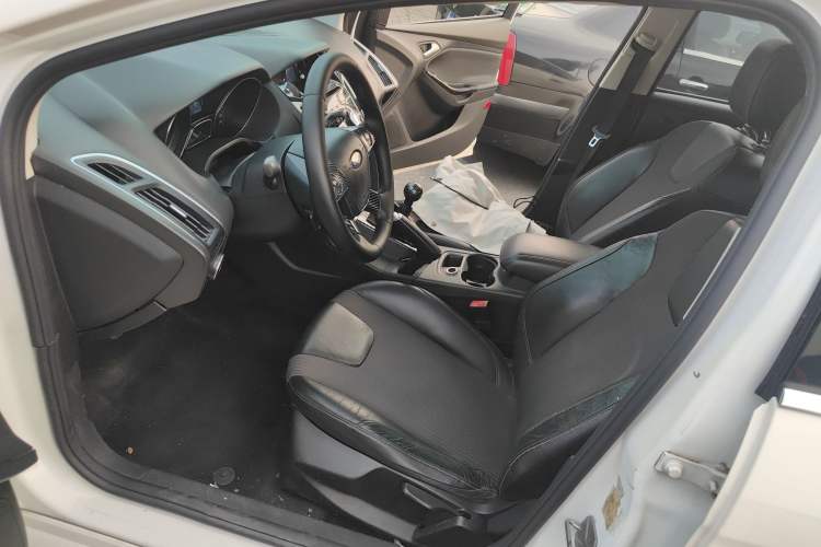 Used Ford Focus 2012 Hatchback 2.0L Manual Luxury Sport Model
