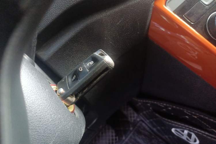 Used Volkswagen T-ROC 2018 280TSI DSG Two-Wheel Drive Advanced Version China V Emission Standard
