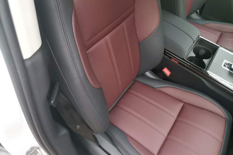 Used Land Rover Range Evoque 2024 Aurora L 249 PS Prestige Light-Chasing Edition
