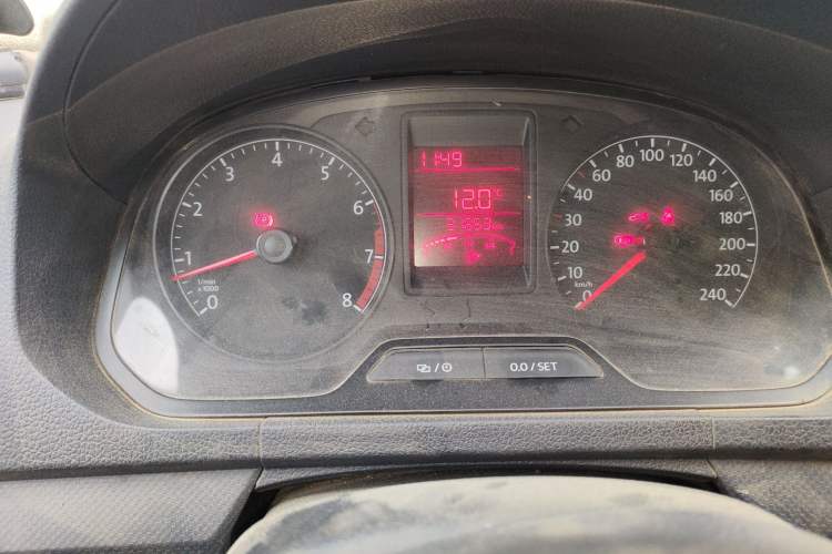 Used Volkswagen Jetta 2015 Value Edition 1.6L Manual Fashionable Style Odometer Close Up