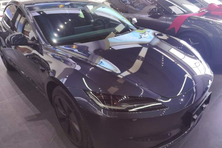 Used Tesla Model 3 2023 Long-Range All-Wheel-Drive Version