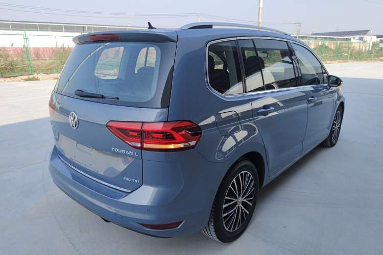 Used Volkswagen Touran 2016 Volkswagen Touran L 330TSI DSG Luxury Edition