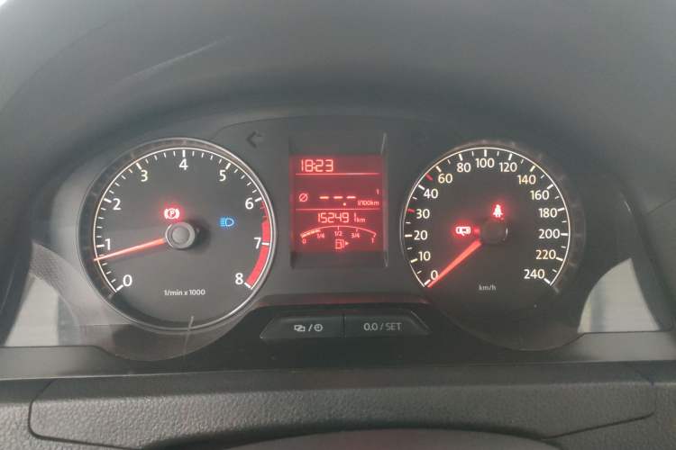 Used Volkswagen Santana 2015 1.6L Manual Comfort Edition