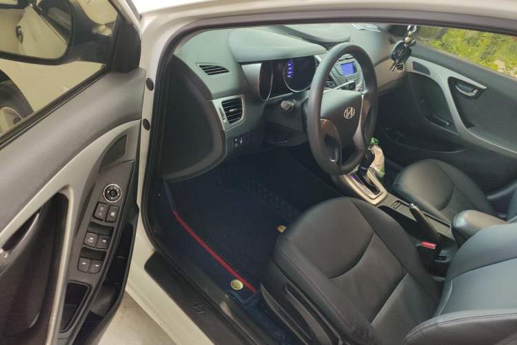 Used Hyundai Elantra (5th Generation / Langdong) 2012 1.6L Automatic Fashion Edition Driver Seat