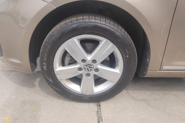 Used Volkswagen Touran 2015 1.4T DSG Comfort Edition 5 Seats Left Front Wheel Hub