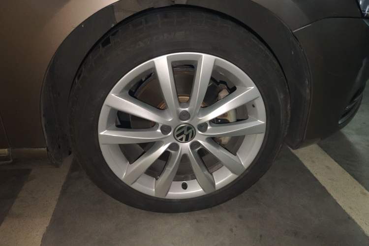 Used Volkswagen Magotan 2012 1.8TSI Prestige Model Right Front Wheel Hub