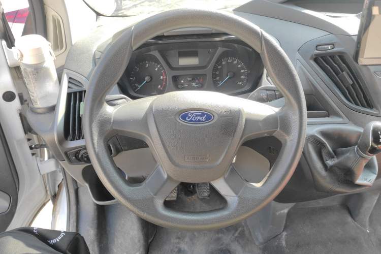 Used Ford Transit 2017 2.0T Diesel Van Mid-Chassis Mid-Roof China V Standard

