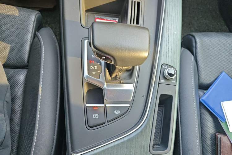 Used Audi A4L 2020 40 TFSI Fashion Dynamic Model Gear Lever