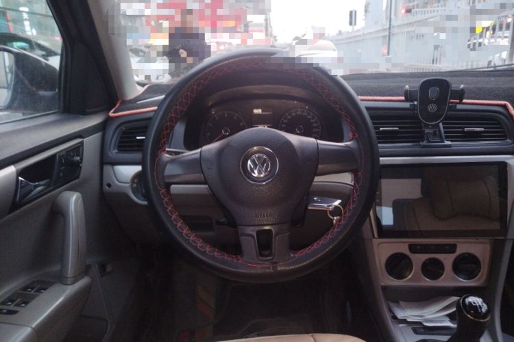 Used Volkswagen Lavida 2013 Revised Classic 1.6L Manual Fashion Edition Steering Wheel