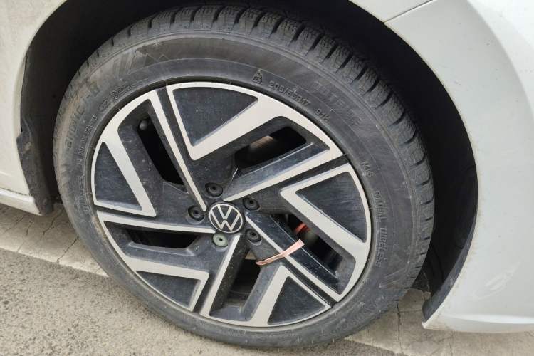 Used Volkswagen Sagitar 2023 300TSI DSG Excellence Edition Right Front Wheel Hub