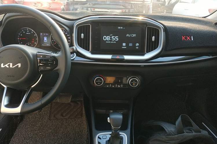 Used Kia kx1 Stonic 2021 1.4L CVT Sunroof Model
