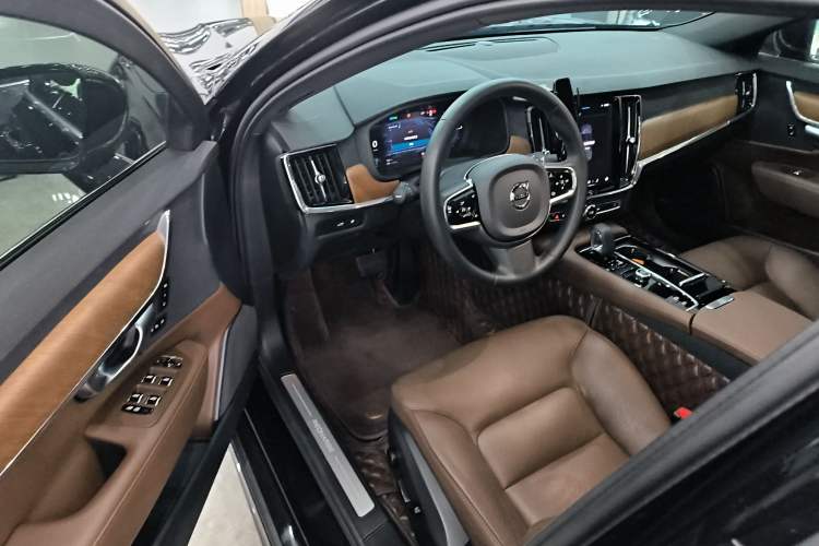 Used Volvo S90 New Energy 2024 Plug-in Hybrid Four-Wheel Drive Long-Range Zhiyi Luxury Edition Driver Seat