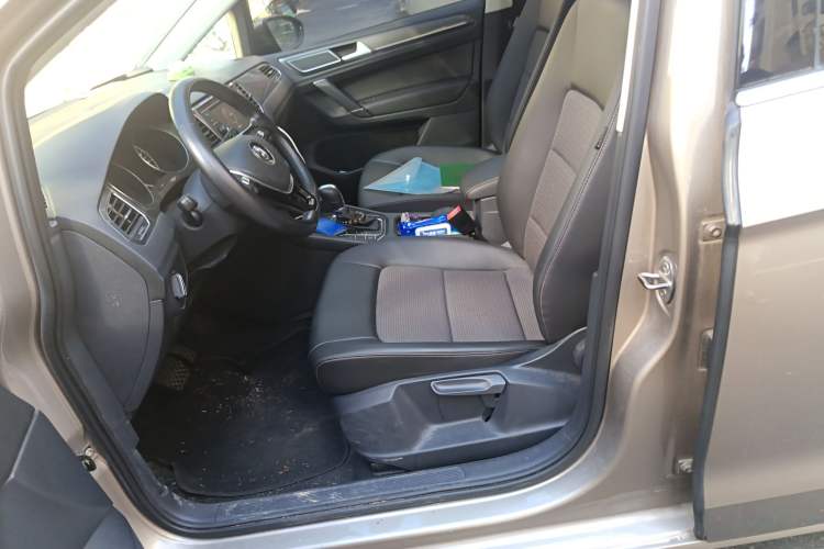 Used Volkswagen Golf Sportsvan 2018 230TSI Automatic Trend Edition
