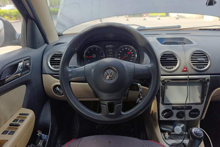 Used Volkswagen Lavida 2011 1.6L Manual - Premium Edition Steering Wheel