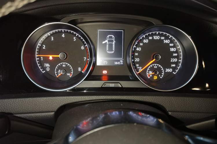 Used Volkswagen Golf 2015 1.4TSI Manual R-Line
