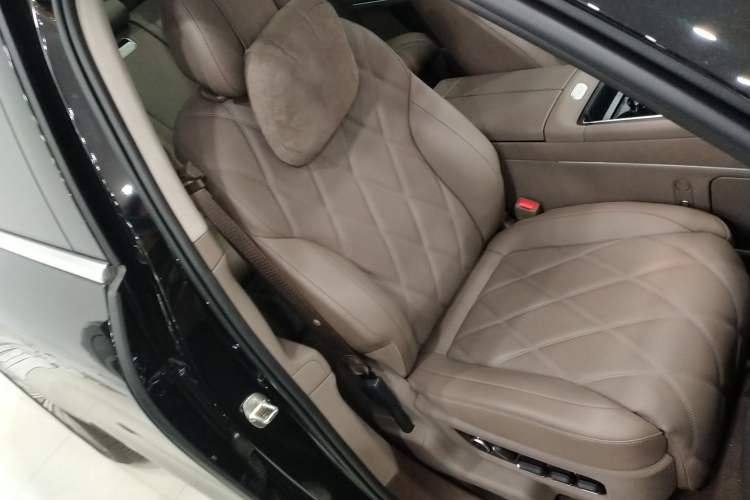 Used Hima AITO M9 2025 Extended-Range Ultra Version 52 kWh 5-Seater Edition Right Front Seat