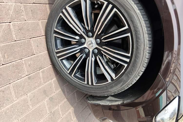 Used Volvo S60 New Energy 2020 T8 e-Drive Hybrid All-Wheel Drive Smart Luxury Edition Right Front Wheel Hub