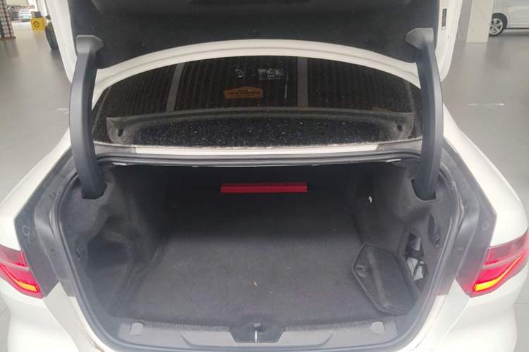 Used Jaguar XEL 2020 2.0T 200 PS S Advanced Elegance Edition Trunk