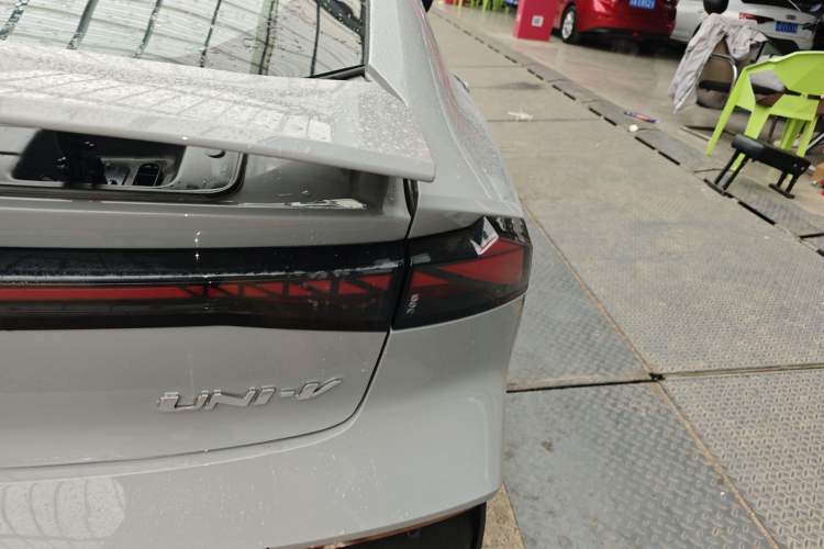 Used CHANGAN UNI-V 2022 1.5T Prestige Version Right Rear Taillight