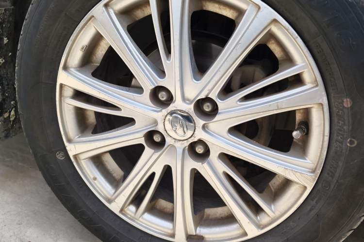 Used Soueast V3 Lingyue 2014 1.5L Manual Entry-Level Version Right Front Wheel Hub