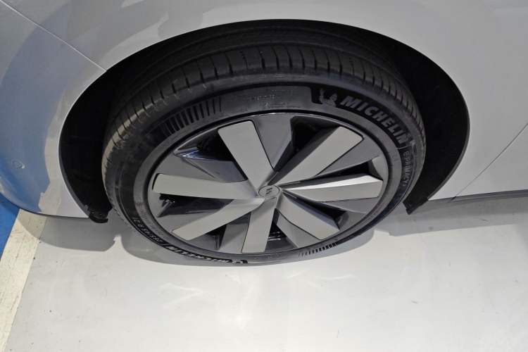 Used Li Auto i6 2025 Model Two-Wheel-Drive Standard Type