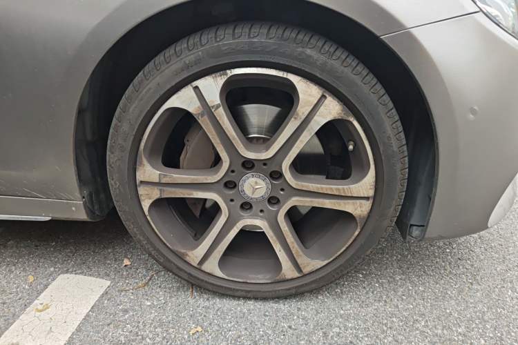 Used Mercedes-Benz E-Class 2016 E 300 L Sporty and Stylish Model
