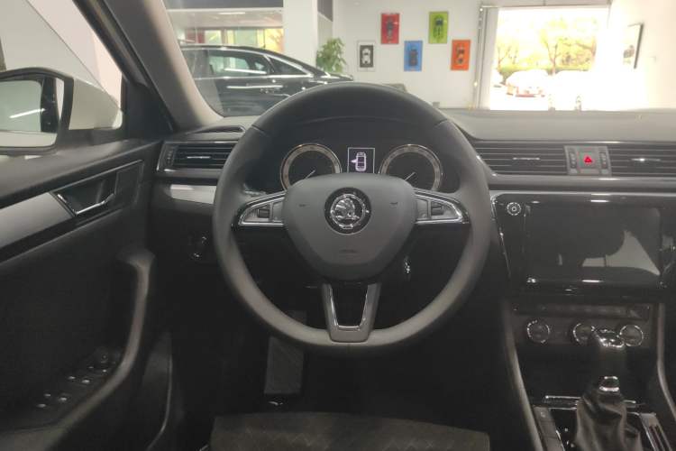 Used Skoda Superb 2018 TSI330 DSG Comfort Edition China V Standard Steering Wheel