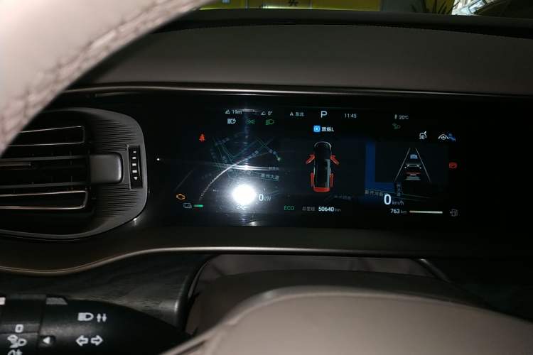 Used Denza D9 2022 DM-i 1040 Prestige Model
