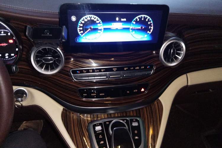 Used Mercedes-Benz V-Class 
