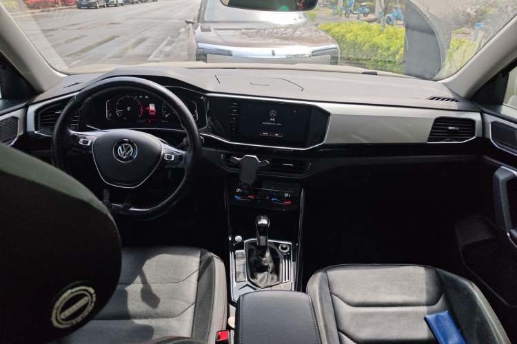 Used Volkswagen Tayron 2020 330TSI Two-Wheel Drive Luxury Smart Connectivity Version Center Console