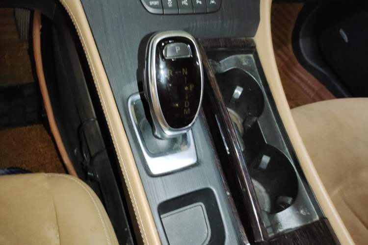 Used Buick LaCrosse 2018 28T Luxury Model Gear Lever