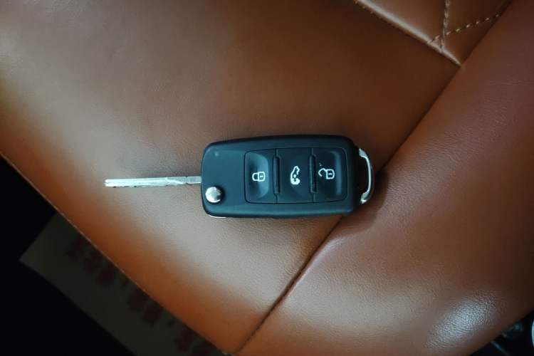 Used Volkswagen Caravelle 2018 2.0 TSI 4x4 Comfort Edition 7 Seats Vehicle Key