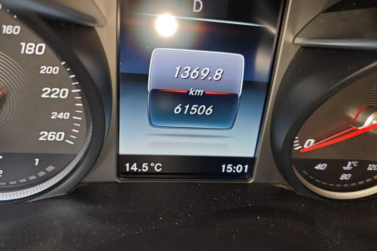 Used Mercedes-Benz GLC 2018 Facelift GLC 200 4MATIC Odometer Close Up